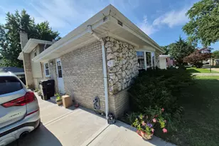 6842 N Central Ave, Chicago, IL 60646 - Photo 1