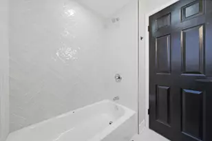 11149 S Green Bay Ave, Chicago, IL 60617 - Photo 13