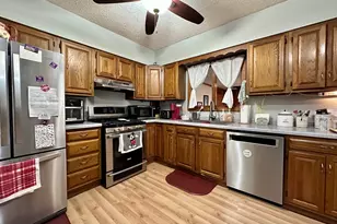 410 Broadway Ave, Sterling, IL 61081 - Photo 11