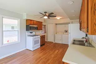 414 Tulsa Ave, Carpentersville, IL 60110 - Photo 9