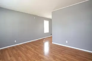 111 Elm Ln, Streamwood, IL 60107 - Photo 7