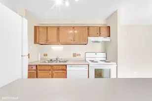 1840 Huntington Blvd, Hoffman Estates, IL 60169 - Photo 5