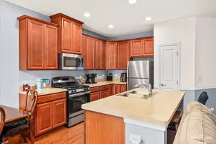 1648 Colchester Ln, Aurora, IL 60505 - Photo 3