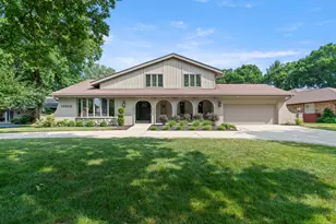 11512 Woodglen Ln, Burr Ridge, IL 60527 - Photo 1