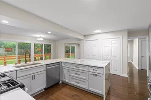 28 Plymouth Ct, Lincolnshire, IL 60069 - Photo 9