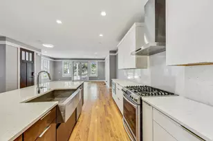 8101 Floral Ave, Skokie, IL 60077 - Photo 7