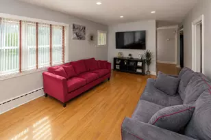 5568 W 96th St, Oak Lawn, IL 60453 - Photo 3