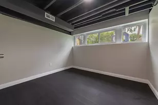 11955 S Prairie Ave, Chicago, IL 60628 - Photo 23