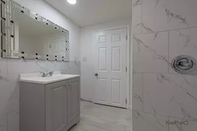 11955 S Prairie Avenue, Chicago, IL 60628 - Photo 29