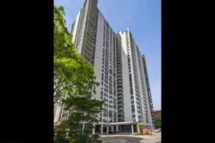 1460 N Sandburg Terrace, Chicago, IL 60610 - Photo 3
