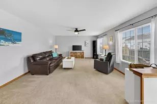 1196 Port Royal Rd, Pingree Grove, IL 60140 - Photo 9