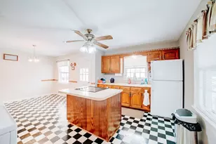 546 E Mulberry St, Watseka, IL 60970 - Photo 11