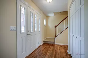1636 Green River Dr, Schaumburg, IL 60194 - Photo 3