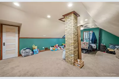 325 Putnam Avenue, Woodstock, IL 60098 - Photo 13