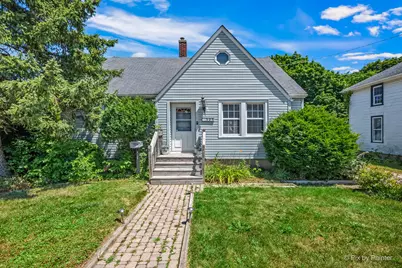 325 Putnam Avenue, Woodstock, IL 60098 - Photo 1