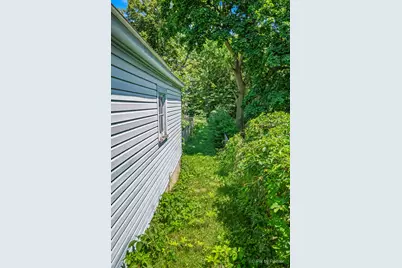 325 Putnam Avenue, Woodstock, IL 60098 - Photo 23