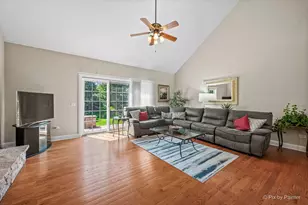 2697 Nicole Cir, Aurora, IL 60502 - Photo 5