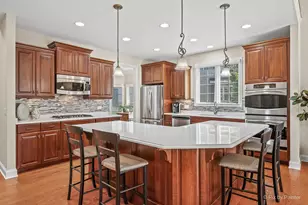 2697 Nicole Cir, Aurora, IL 60502 - Photo 7