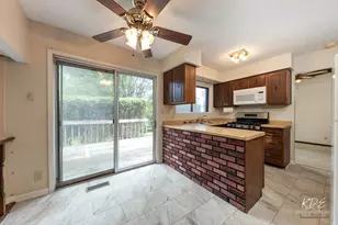 446 Galahad Rd, Bolingbrook, IL 60440 - Photo 7