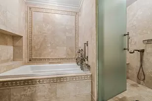 200 E Delaware Pl, Chicago, IL 60611 - Photo 35