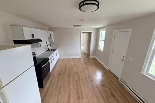 86 N 4th St, Aurora, IL 60505 - Photo 3