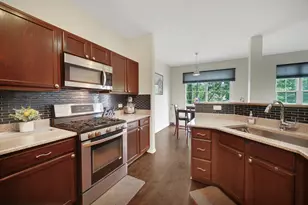 439 Bay Tree Cir, Vernon Hills, IL 60061 - Photo 9