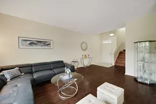 439 Bay Tree Cir, Vernon Hills, IL 60061 - Photo 3