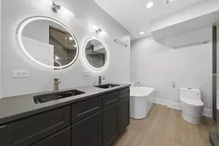 308 W Evergreen Ave, Chicago, IL 60610 - Photo 11