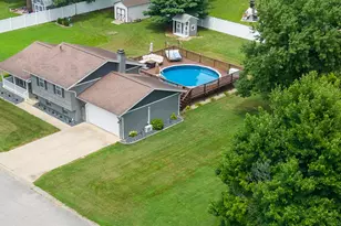 520 Cottonwood Dr, Salem, IL 62881 - Photo 3