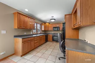 327 Miner St, Bensenville, IL 60106 - Photo 9