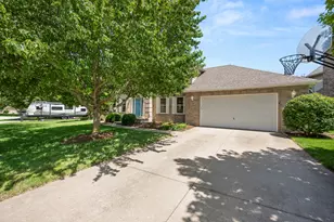 1239 Yorkshire Dr S, Sycamore, IL 60178 - Photo 3