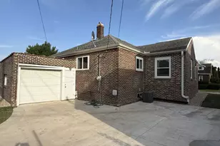 437 10th Pl, Lasalle, IL 61301 - Photo 17