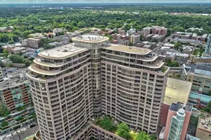 807 Davis St, Evanston, IL 60201 - Photo 1
