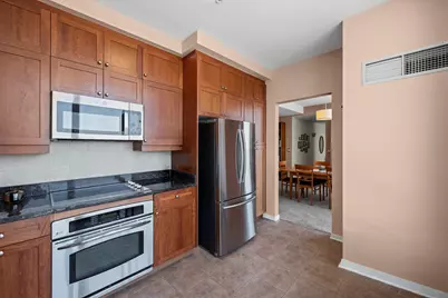 807 Davis Street #2212, Evanston, IL 60201 - Photo 5