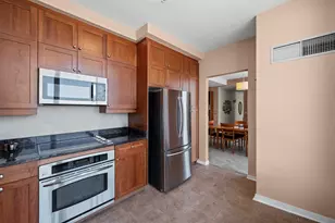 807 Davis St, Evanston, IL 60201 - Photo 5