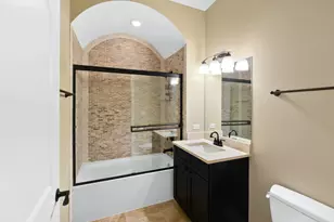 1952 W Cuyler Ave, Chicago, IL 60613 - Photo 17
