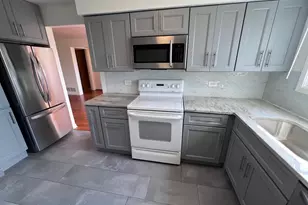 10125 Cherry Pkwy, Skokie, IL 60076 - Photo 9
