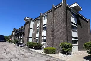 10125 Cherry Pkwy, Skokie, IL 60076 - Photo 3