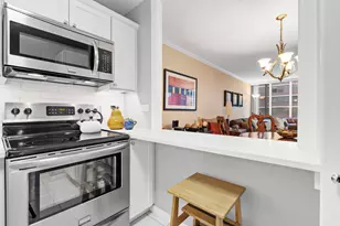 1555 N Sandburg Terrace, Chicago, IL 60610 - Photo 5