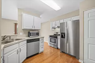 1058 E Danbury Dr, Cary, IL 60013 - Photo 13