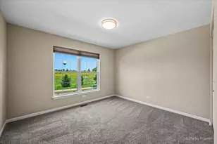 1058 E Danbury Dr, Cary, IL 60013 - Photo 25