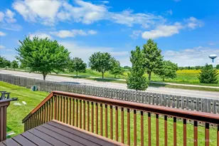 1058 E Danbury Dr, Cary, IL 60013 - Photo 3