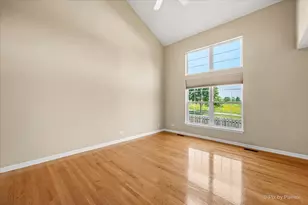 1058 E Danbury Dr, Cary, IL 60013 - Photo 9