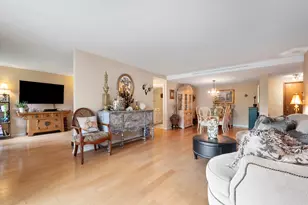 44 Park Ln, Park Ridge, IL 60068 - Photo 3