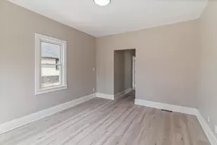 649 Wellington Ave, Elgin, IL 60120 - Photo 9