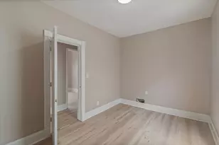 649 Wellington Ave, Elgin, IL 60120 - Photo 17