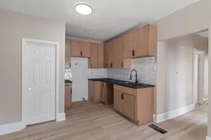 649 Wellington Ave, Elgin, IL 60120 - Photo 13