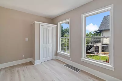 649 Wellington Avenue, Elgin, IL 60120 - Photo 19