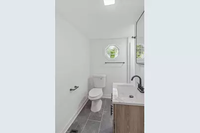 649 Wellington Avenue, Elgin, IL 60120 - Photo 15