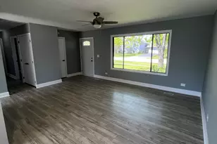 3915 Greenbay Dr, Hanover Park, IL 60133 - Photo 3